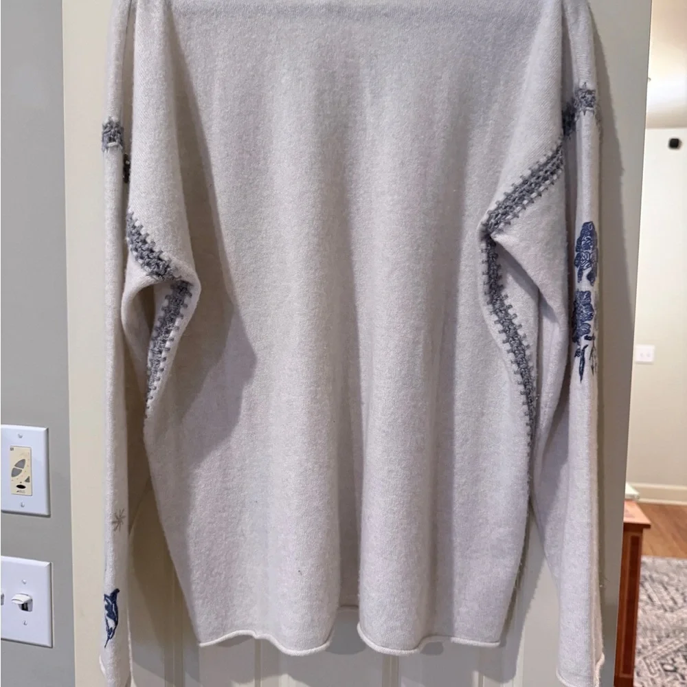 Johnny Was Cream V-Neck Whipstitch Cashmere Sweater with Blue and Red Embroidery - Picture 3 of 9